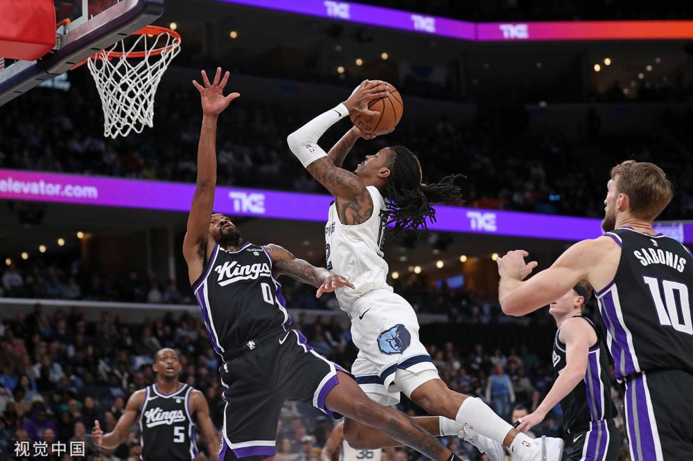 他在球场上 他在球场上